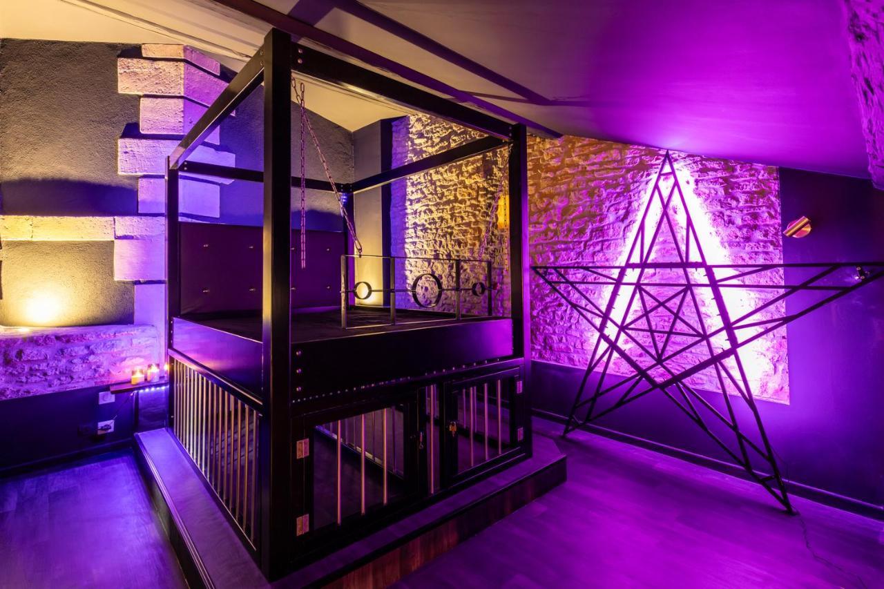 Cherie Cherry - Romantic And Bdsm House Holiday home *